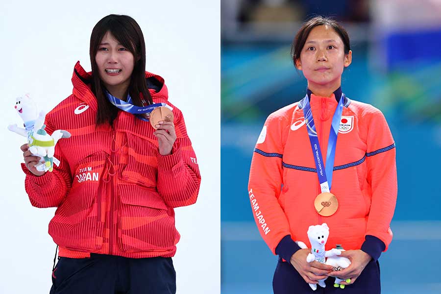 スノーボード女子スロープスタイルで銅メダルの村瀬心椛(左)とスピードスケート女子500メートルで銅メダルの高木美帆【写真:ロイター】