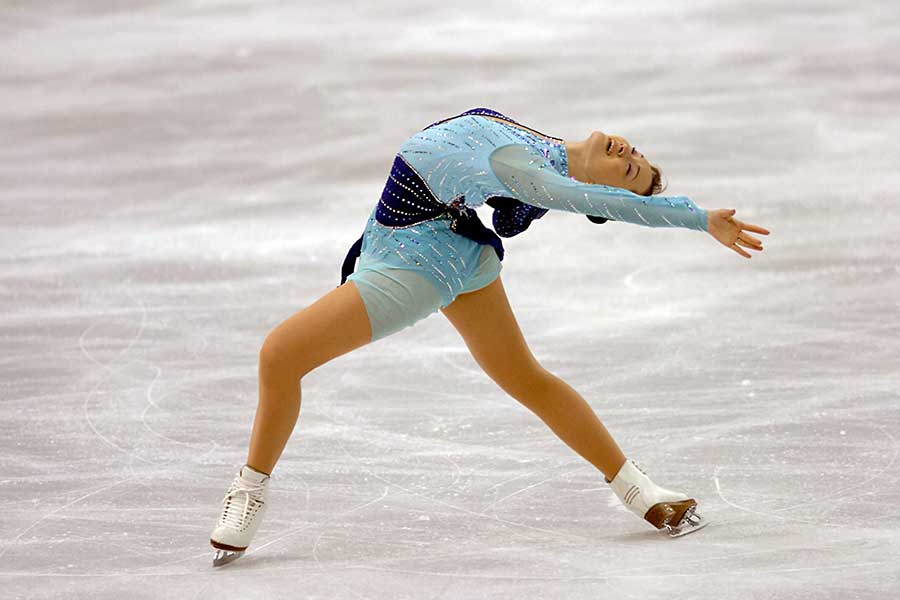 トリノ五輪で金メダルを獲得した荒川静香【写真：L'EQUIPE/アフロ】