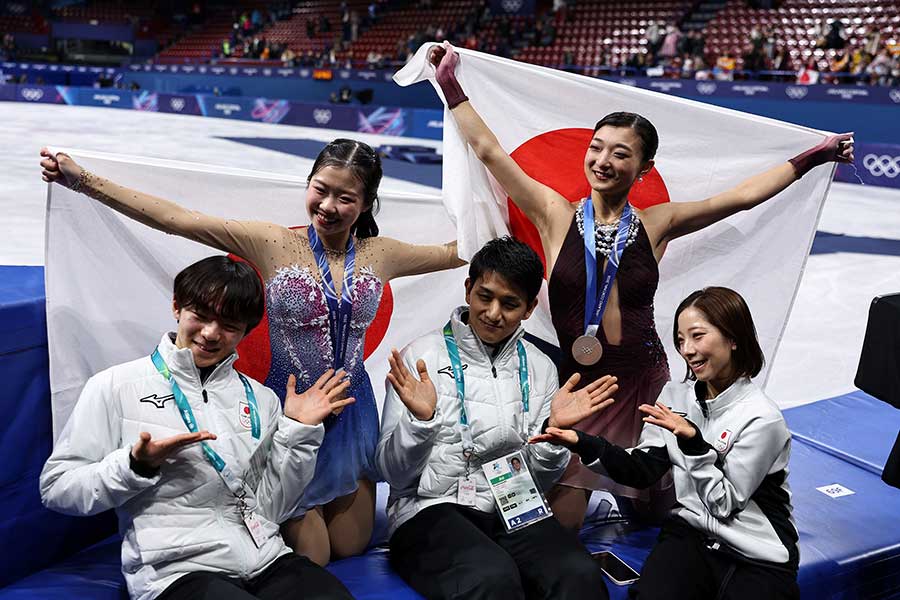 ミラノ・コルティナ五輪のフィギュアスケートで6つのメダルを獲得した日本【写真：ロイター】