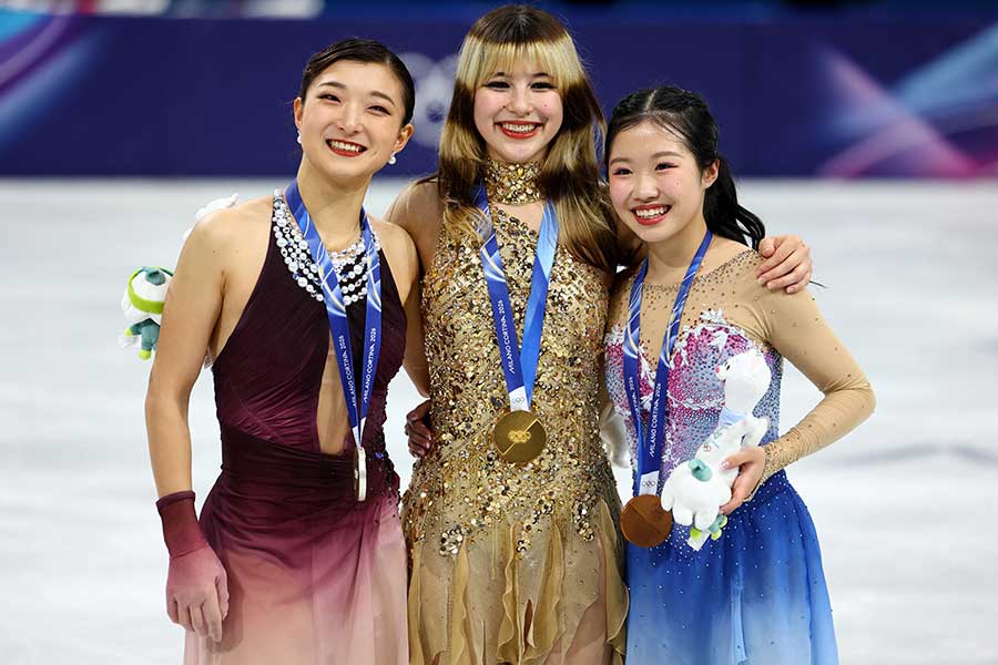 フィギュア女子、表彰台に上がった3人【写真:ロイター】