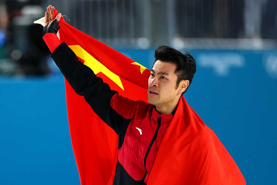 スピードスケート男子1500メートルで金メダルを獲得した寧忠岩【写真：ロイター】