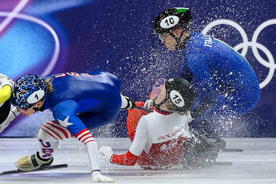 他選手のブレードがカミラ・セリエルの顔面を直撃【写真:ロイター】