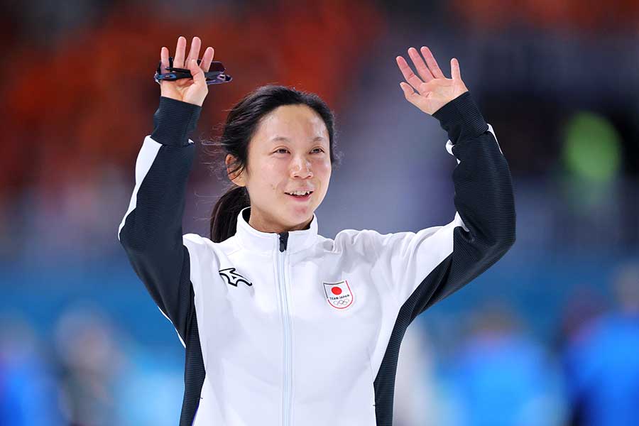 女子1500メートルを終えて笑顔をみせる高木美帆【写真:西村尚己/アフロスポーツ】