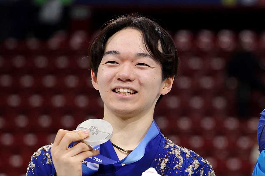 銀メダルを獲得した鍵山優真【写真：ロイター】
