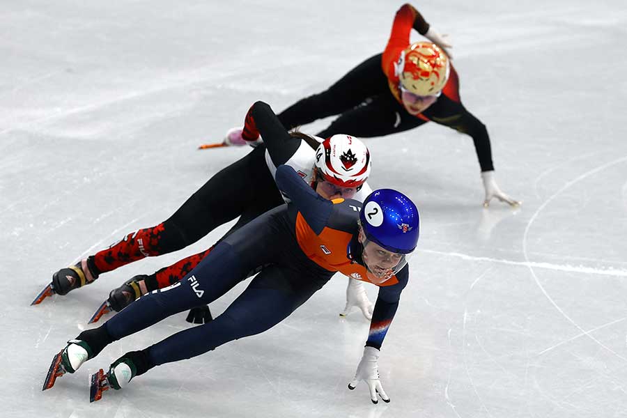 ショートトラック女子1500メートルで不可解な転倒が続出【写真：ロイター】
