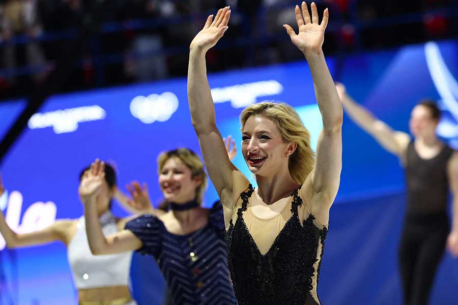 フィギュアスケートのエキシビションに登場した米国のアンバー・グレン【写真：ロイター】