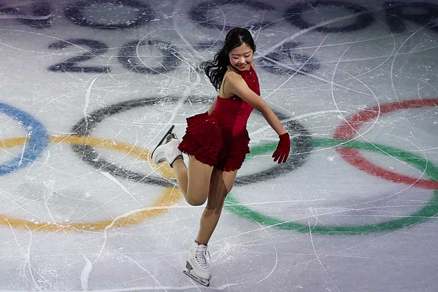 フィギュアスケート・エキシビションで滑る中井亜美【写真：ロイター】