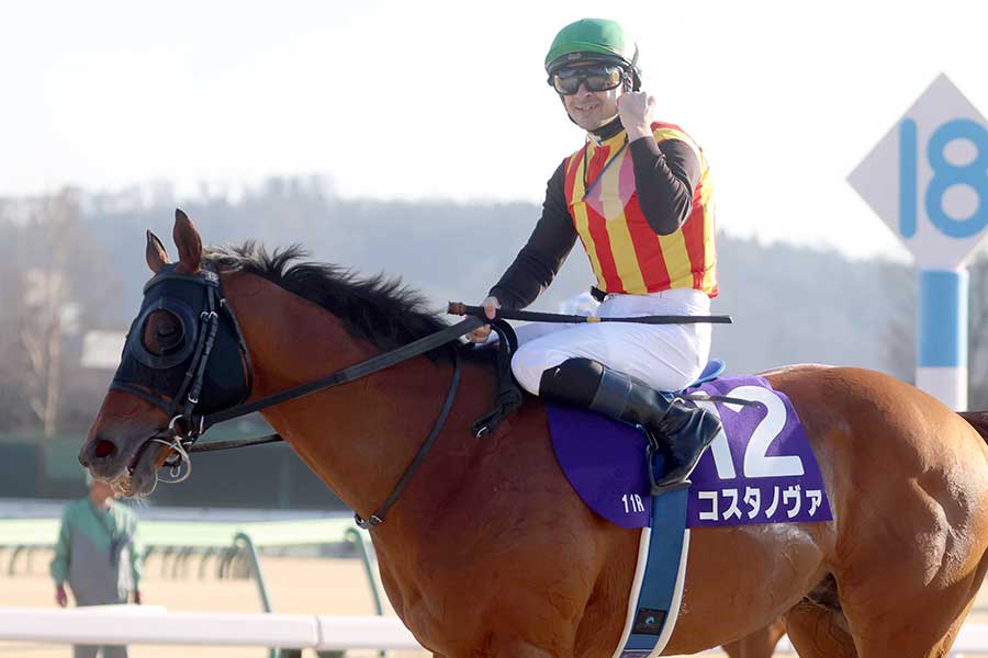 G1フェブラリーステークスを制したコスタノヴァとルメール騎手【写真：産経新聞社】