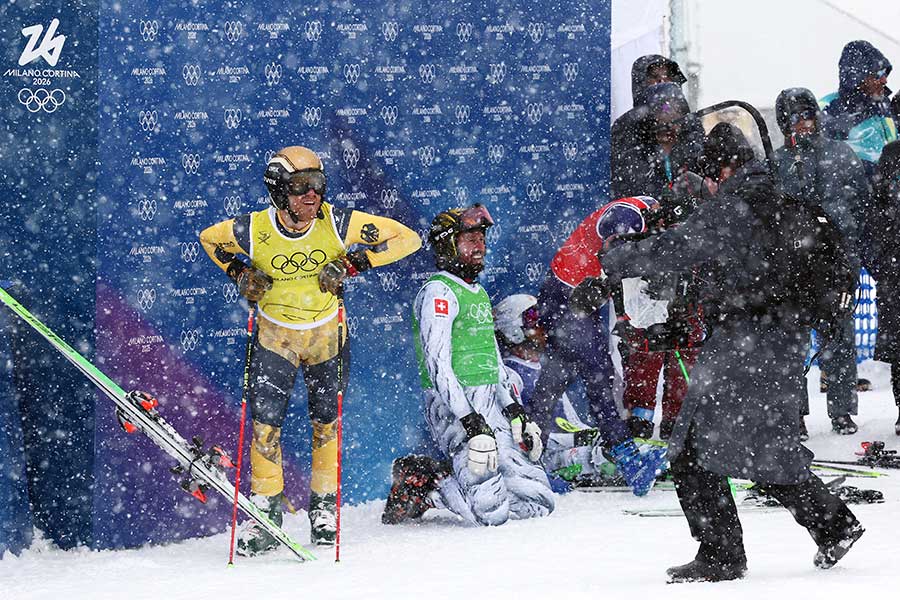 スキークロスに出場したドイツのティム・フロネク(左)【写真:ロイター】
