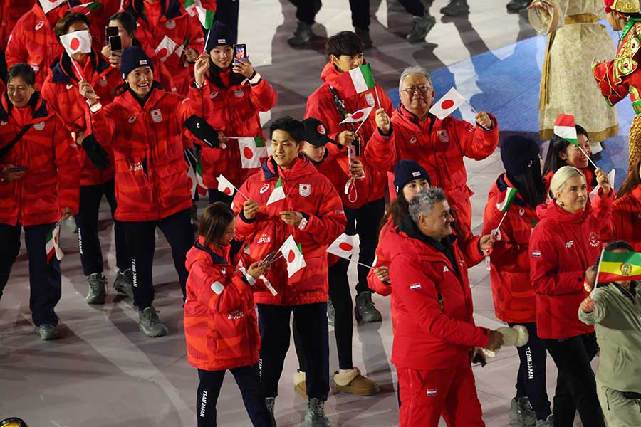 閉会式に登場した日本選手団【写真：森田直樹/アフロスポーツ】