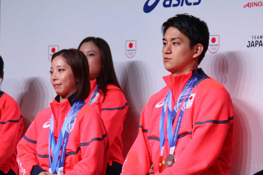 帰国時記者会見に出席した三浦璃来・木原龍一組らTEAM JAPAN【写真：編集部】