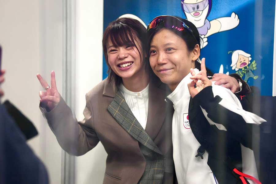 高木菜那さん(左)【写真:スポーツ報知/アフロ】