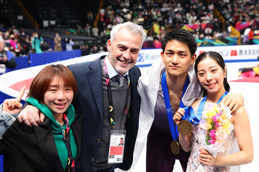 左から高橋成美さん、ブルーノ・マルコット氏、木原龍一、三浦璃来（撮影は2023年）【写真：長田洋平/アフロスポーツ】