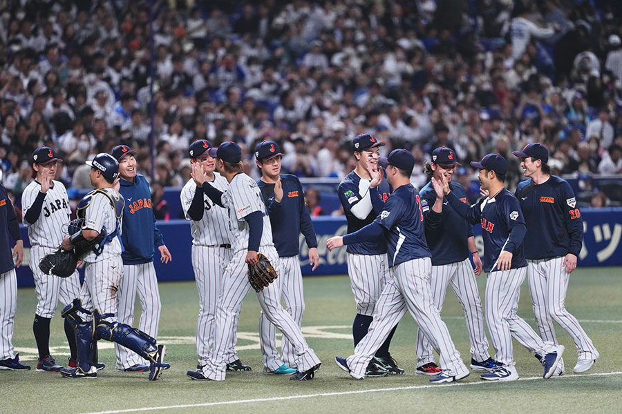 中日との強化試合で勝利した野球日本代表「侍ジャパン」【写真：小林靖】