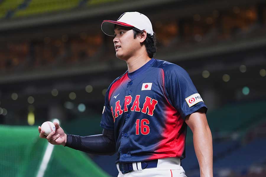 試合前練習に登場した大谷【写真：小林靖】
