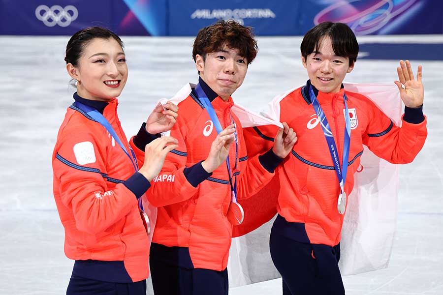 坂本花織、佐藤駿、鍵山優真（左から）が「スターズ・オン・アイス」に出演予定だ【写真：西村尚己/アフロスポーツ】