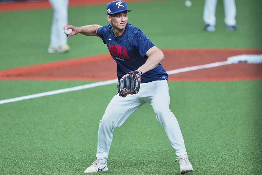 京セラドームで前日練習を行ったシェイ・ウィットコム【写真：小林靖】