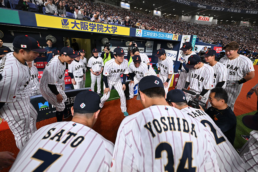 オリックスとの強化試合の前に声出しを行った北山亘基【写真：Getty Images】