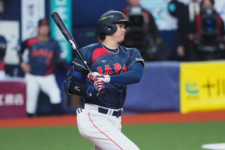 「1番・DH」で打席に立った大谷翔平【写真:小林靖】