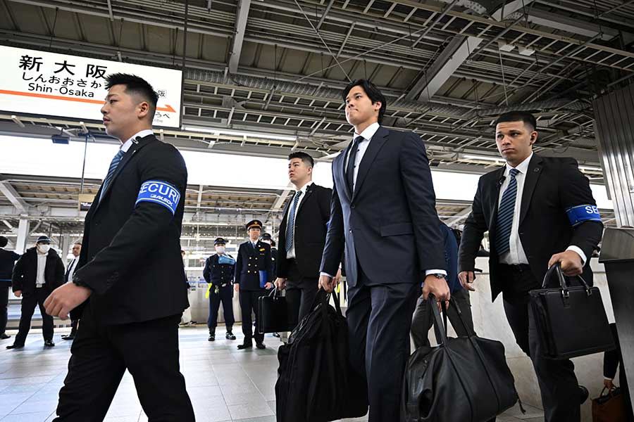 新幹線移動した大谷翔平【写真:Getty Images】