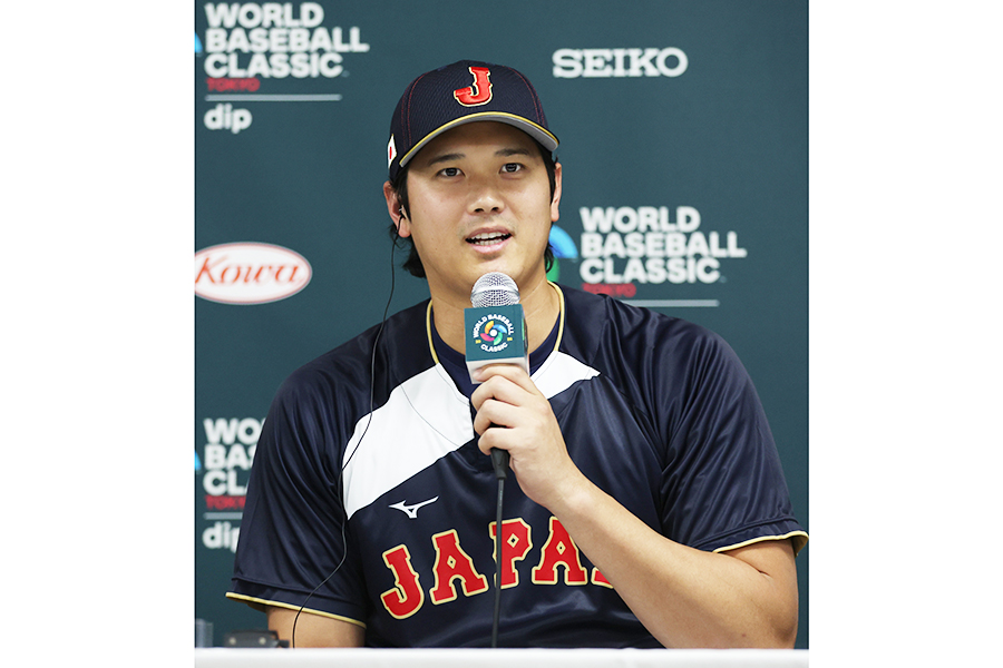 4日公式練習の前に会見に登場した大谷翔平【写真：読売新聞社提供】