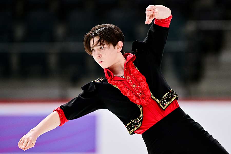 世界ジュニア選手権で首位発進した中田璃士【写真：Raniero Corbelletti/アフロ】
