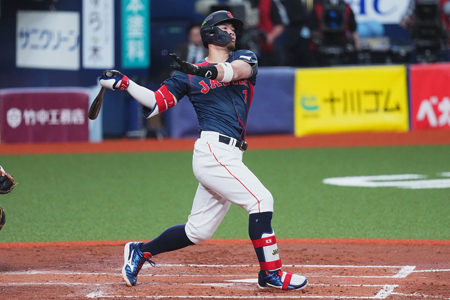 WBC日本代表の佐藤輝明に脚光【写真：小林靖】