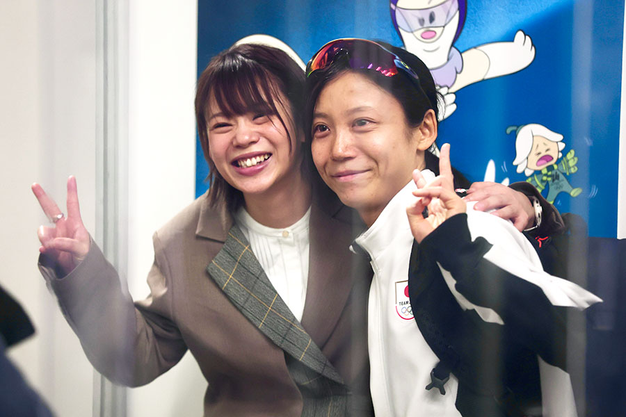 高木美帆（右）と姉の菜那さん【 写真：スポーツ報知/アフロ】