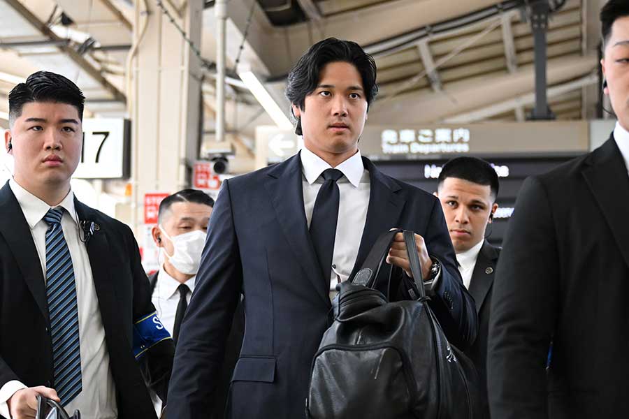 新幹線移動した大谷翔平【写真：Getty Images】