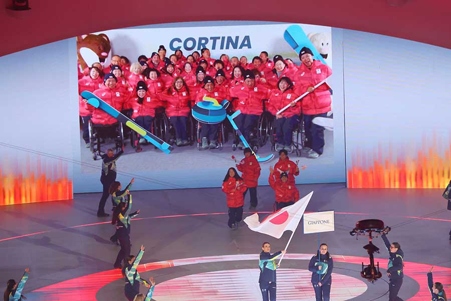 開会式で入場する日本選手たち【写真：YUTAKA/アフロスポーツ】