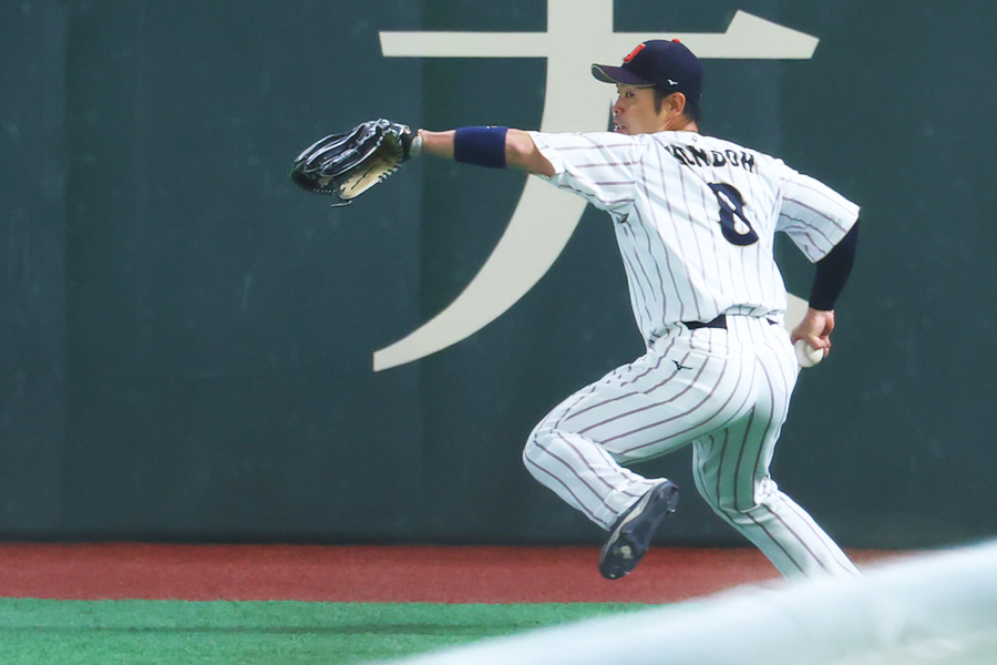 初回に好守備をみせた近藤健介【写真：加治屋友輝】