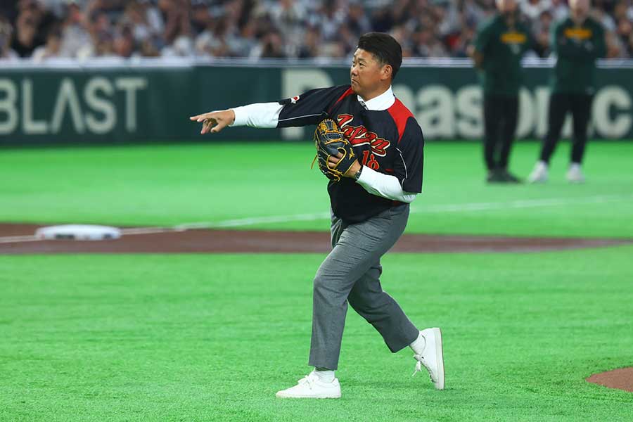 オーストラリア戦の始球式に登場した松坂大輔氏【写真： 加治屋友輝】