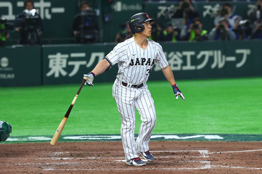 7回に逆転2ランを放った吉田正尚【写真：加治屋友輝】