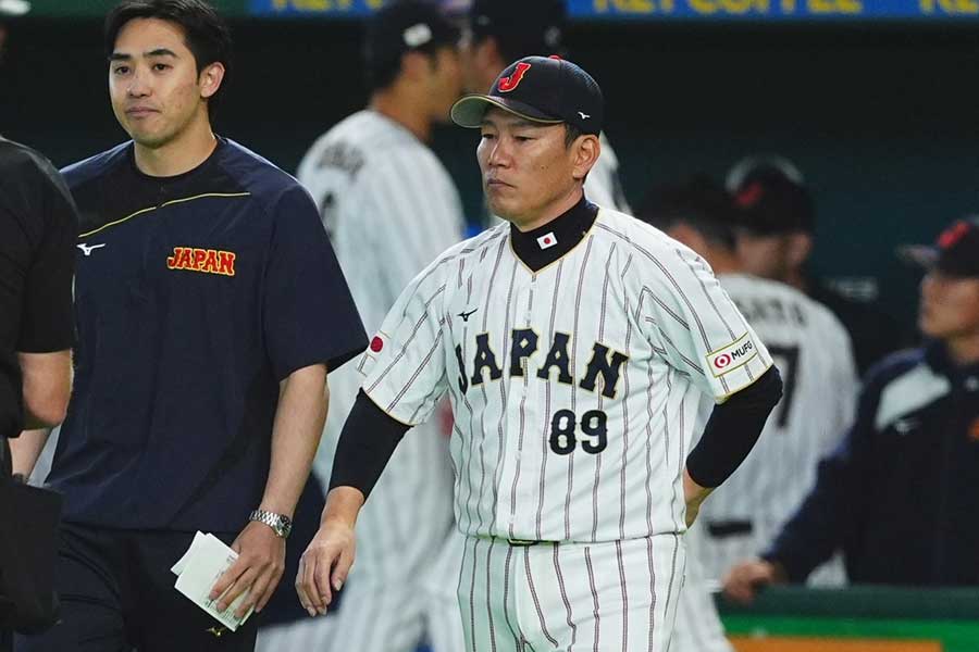 井端弘和監督【写真:小林靖】