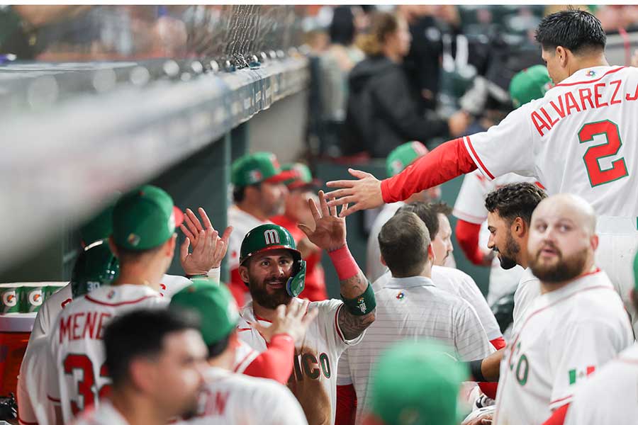 ブラジルに快勝したメキシコ代表【写真：ロイター】