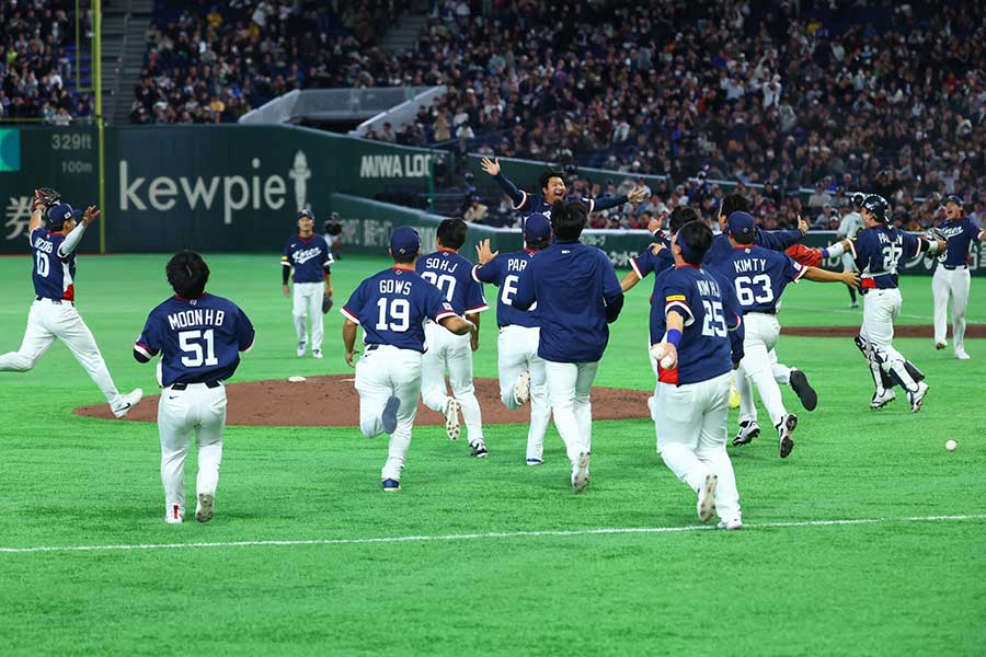 1次ラウンド突破を決め、歓喜する韓国代表【写真: 加治屋友輝】