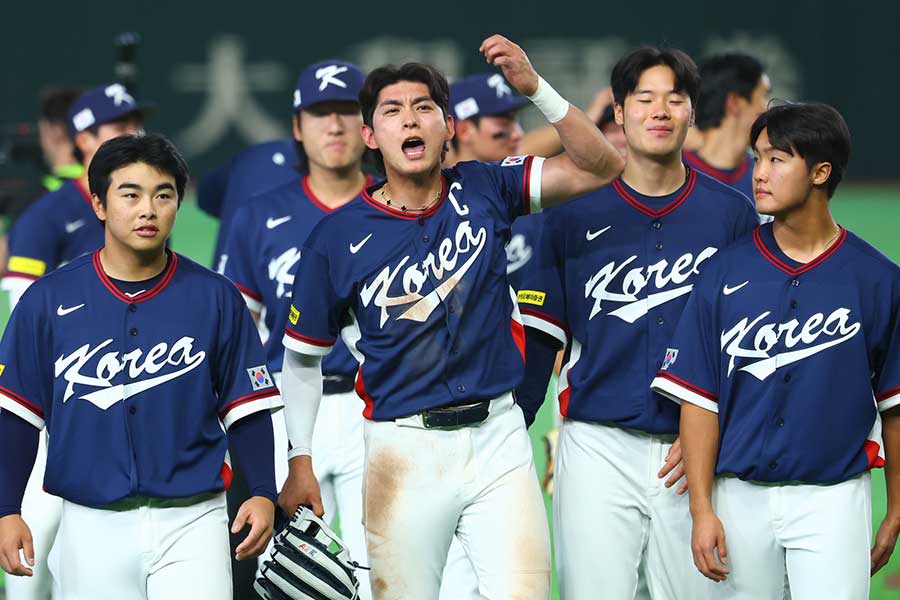 韓国のイ・ジョンフ(中央)【写真:加治屋友輝】