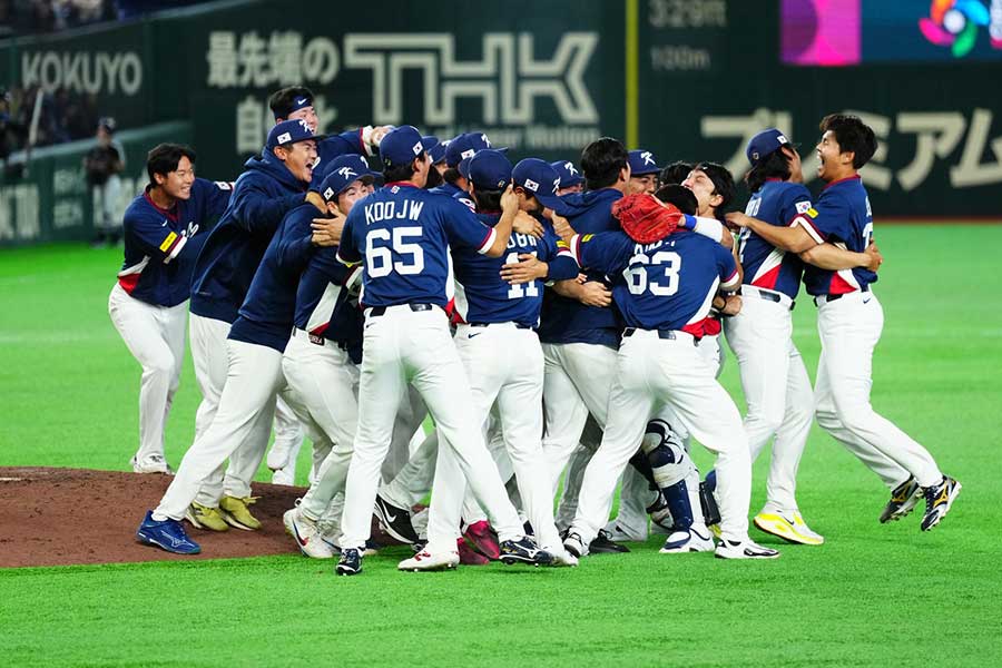 豪州に勝利し、1次ラウンド突破を決めた韓国代表【写真：小林靖】