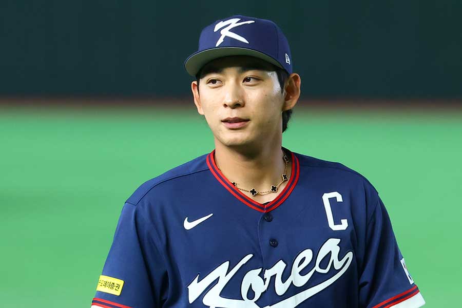 韓国の主将イ・ジョンフ【写真：加治屋友輝】
