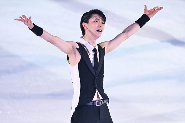 貴重、羽生結弦のWピース舞台裏ショット 氷上から雰囲気ガラリ…