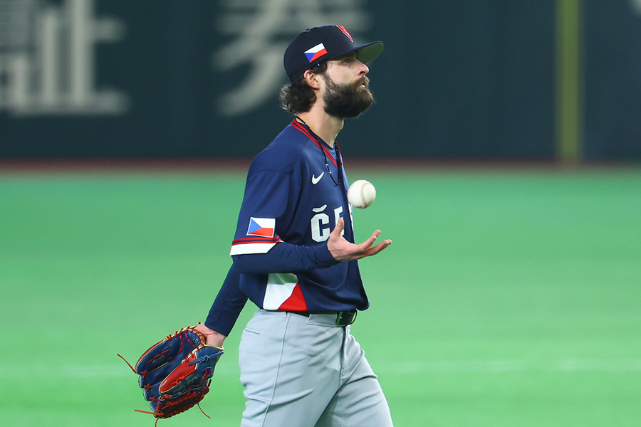 侍ジャパン戦に登板し、初回無失点に抑えたチェコ代表のオンジェイ・サトリア【写真：加治屋友輝】