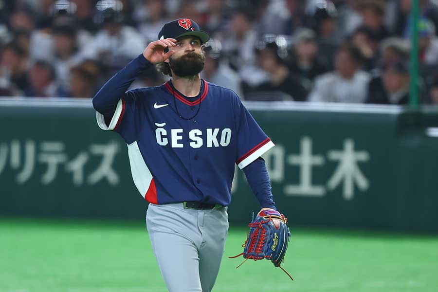 侍ジャパン戦、4回2/3を投げたチェコ代表のオンジェイ・サトリア【写真：加治屋友輝】