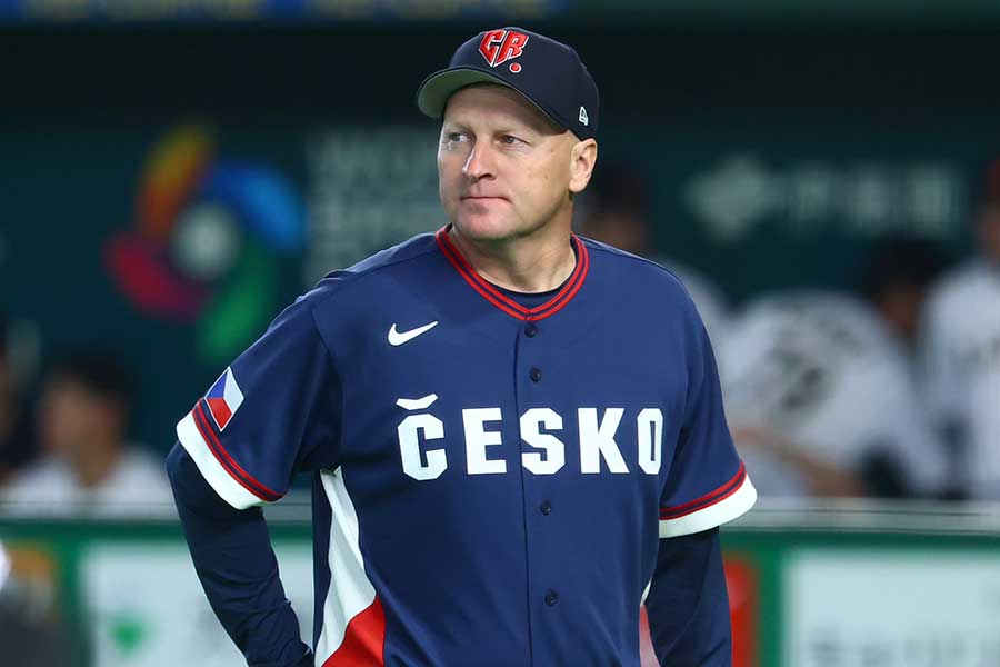 チェコのパベル・ハジム監督【写真：加治屋友輝】