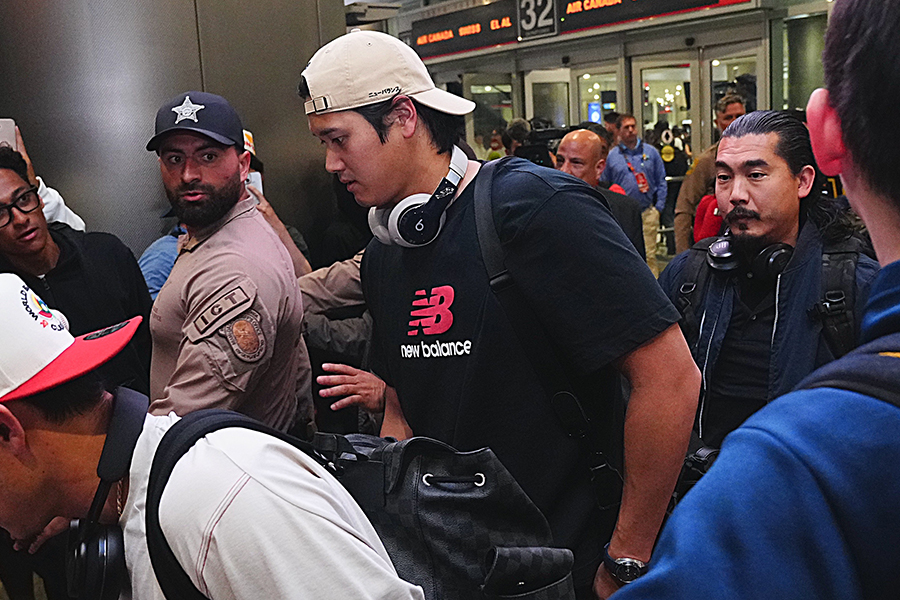 マイアミ国際空港に到着した大谷翔平ら侍ジャパン【写真：荒川祐史】