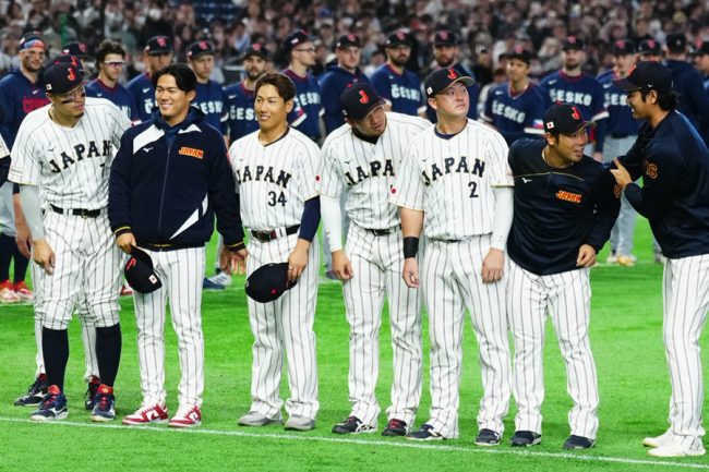 見に行ってるんだ」 侍ジャパン、マイアミ到着→現れた練習場ではない