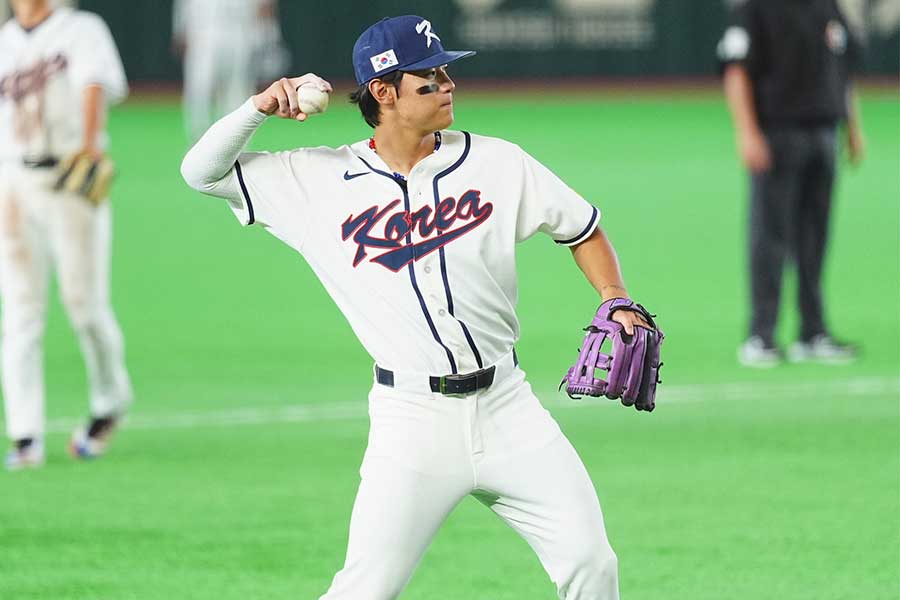 キム・ドヨン【写真：小林靖】