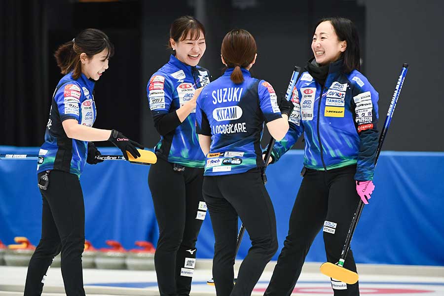 ロコ・ソラーレ【写真：千葉 格/アフロ】