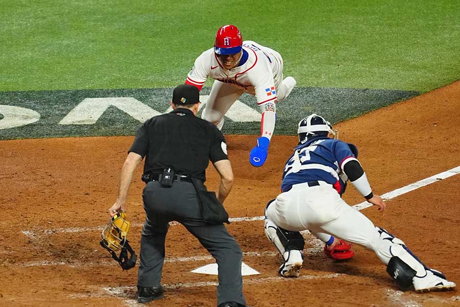 神走塁を見せたフアン・ソト【写真：荒川祐史】