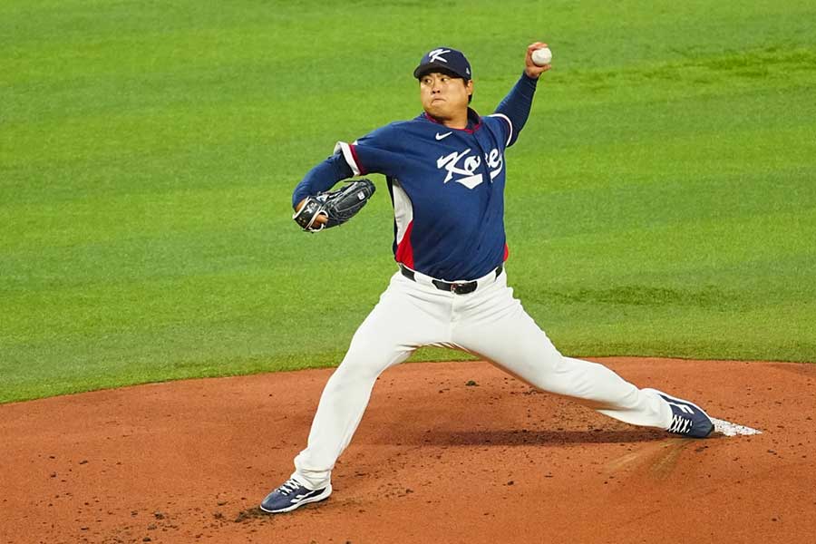 ドミニカ戦で登板した韓国代表のリュ・ヒョンジン【写真：荒川祐史】