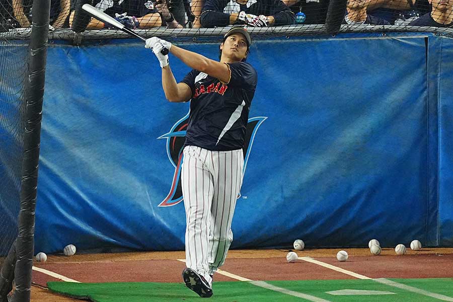 ベネズエラとの準々決勝前に打撃練習を行った大谷翔平【写真:荒川祐史】